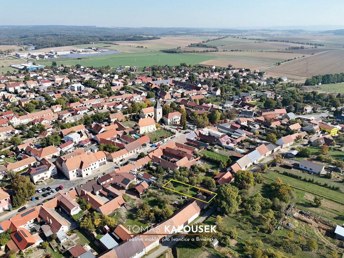Stavební pozemek 606 m² v Mohelně: Ideální místo pro stavbu 