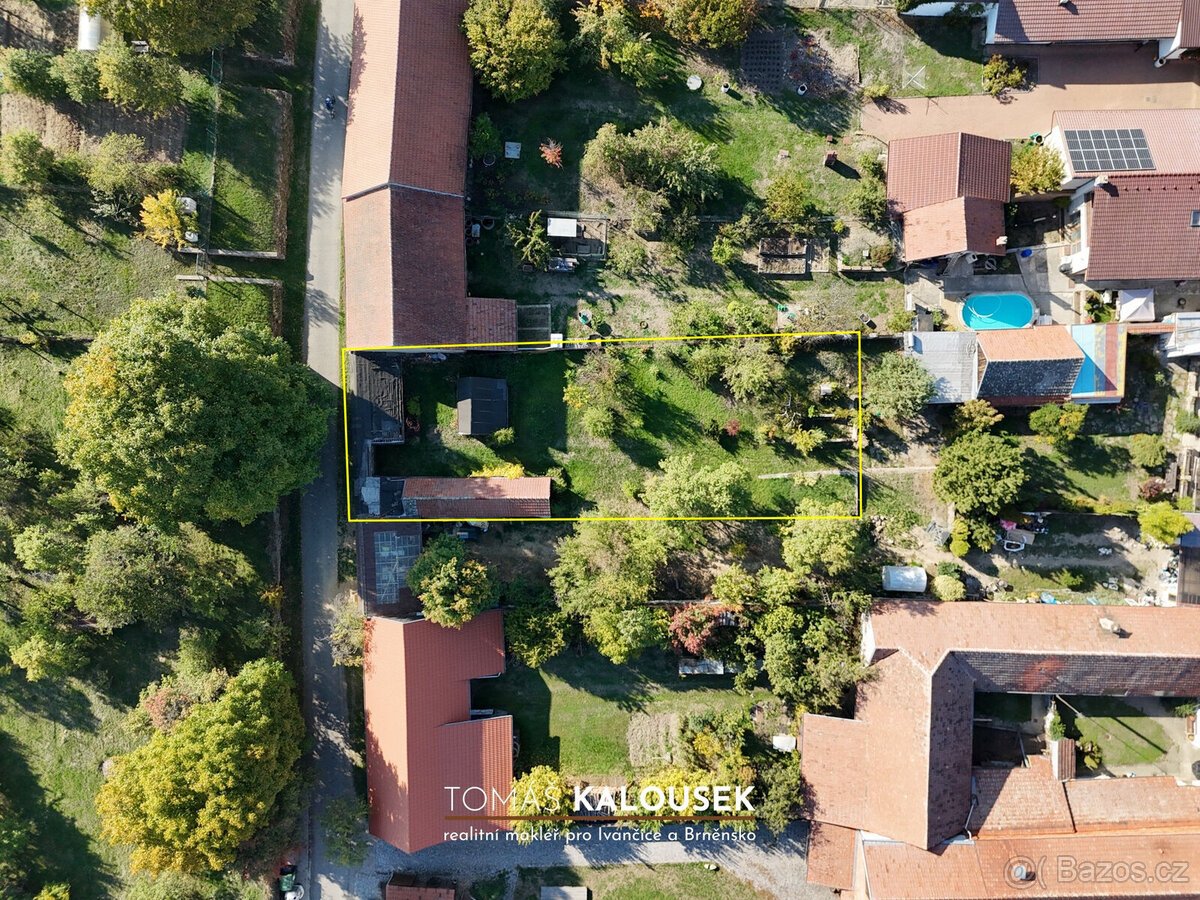 Stavební pozemek 606 m² v Mohelně: Ideální místo pro stavbu 