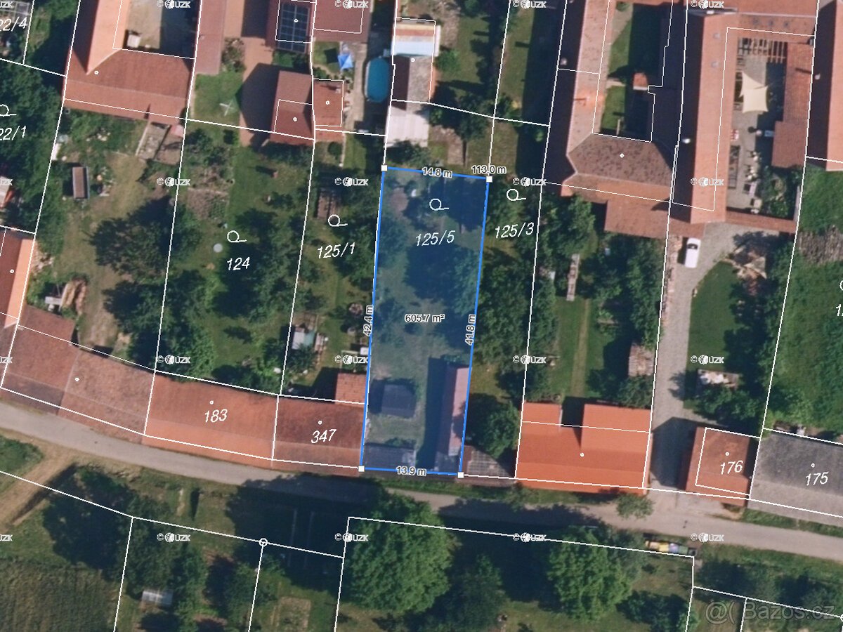 Stavební pozemek 606 m² v Mohelně: Ideální místo pro stavbu 