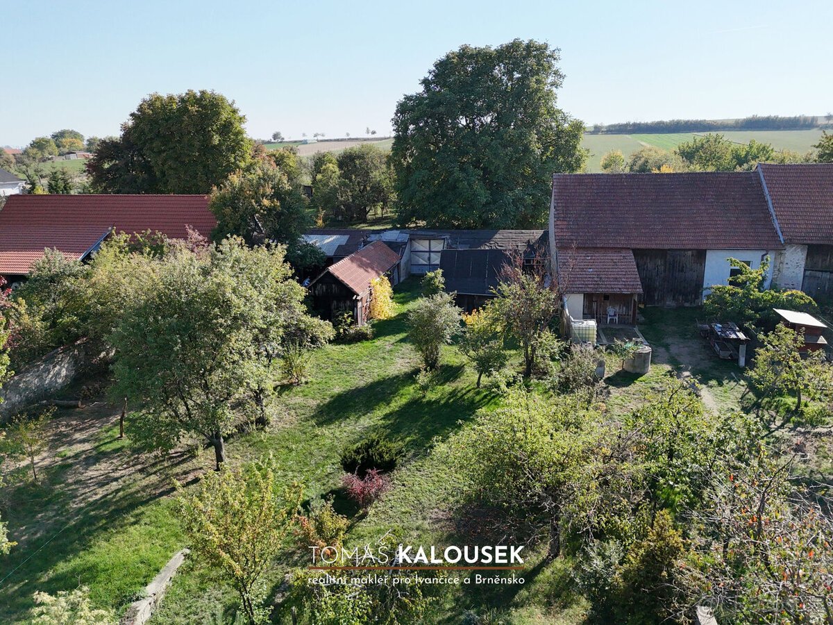 Stavební pozemek 606 m² v Mohelně: Ideální místo pro stavbu 