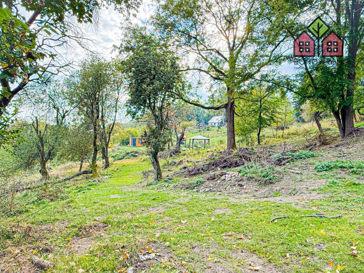 Stavební pozemek, výměra 7538 m2, sítě v dosahu, klidná přír