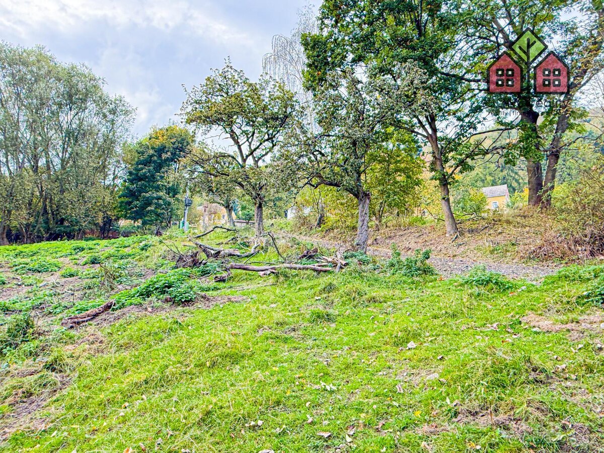 Stavební pozemek, výměra 7538 m2, sítě v dosahu, klidná přír
