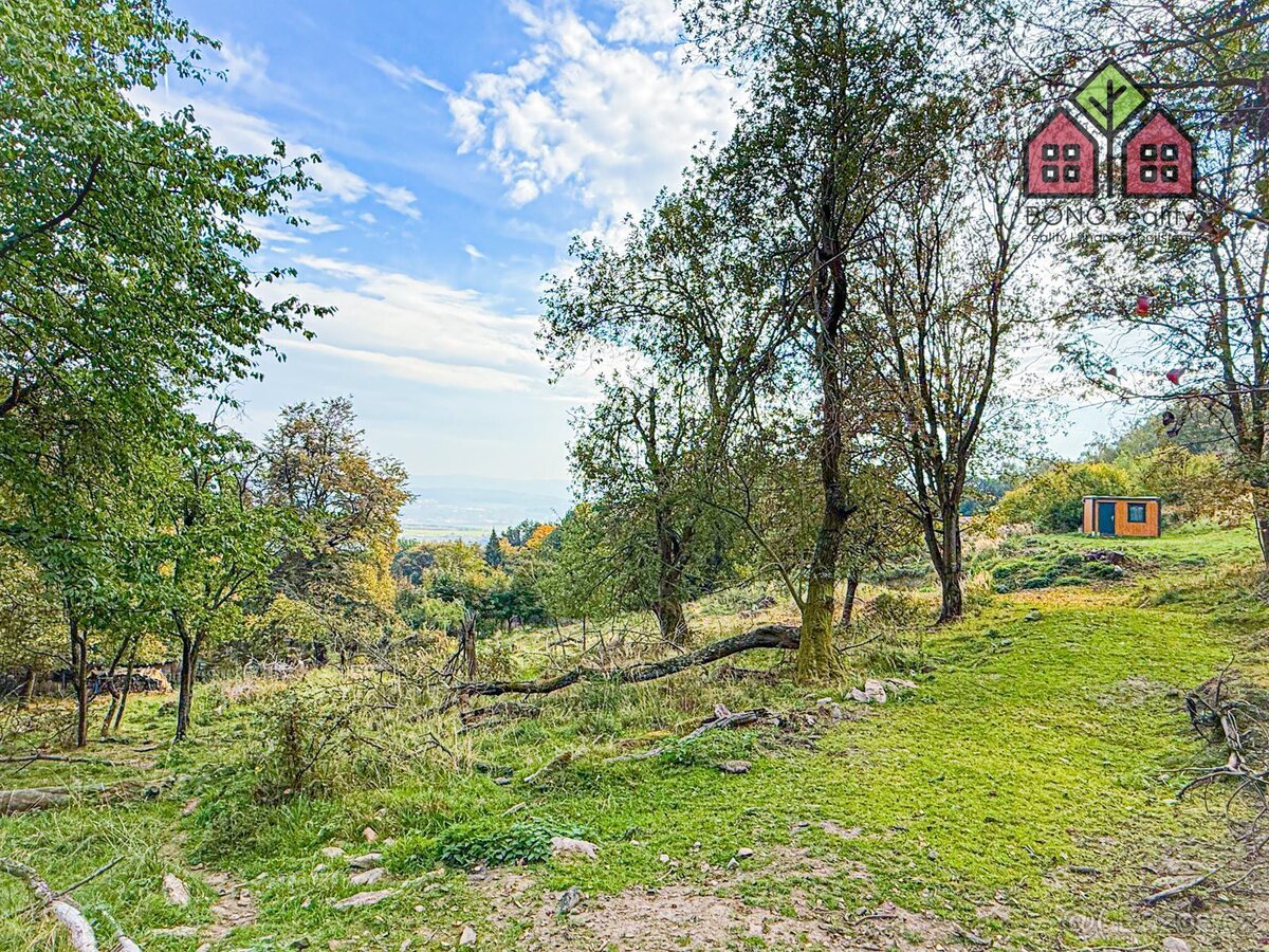 Stavební pozemek, výměra 7538 m2, sítě v dosahu, klidná přír