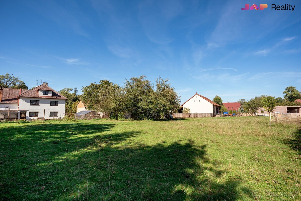 Prodej stavebního pozemku 856 m², Benátky, ev.č. 00191