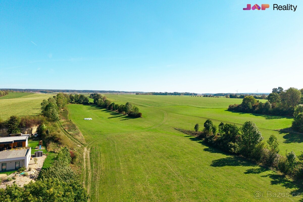 Prodej stavebního pozemku 856 m², Benátky, ev.č. 00191