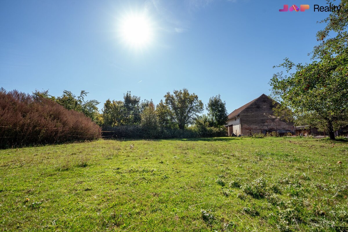Prodej stavebního pozemku 856 m², Benátky, ev.č. 00191