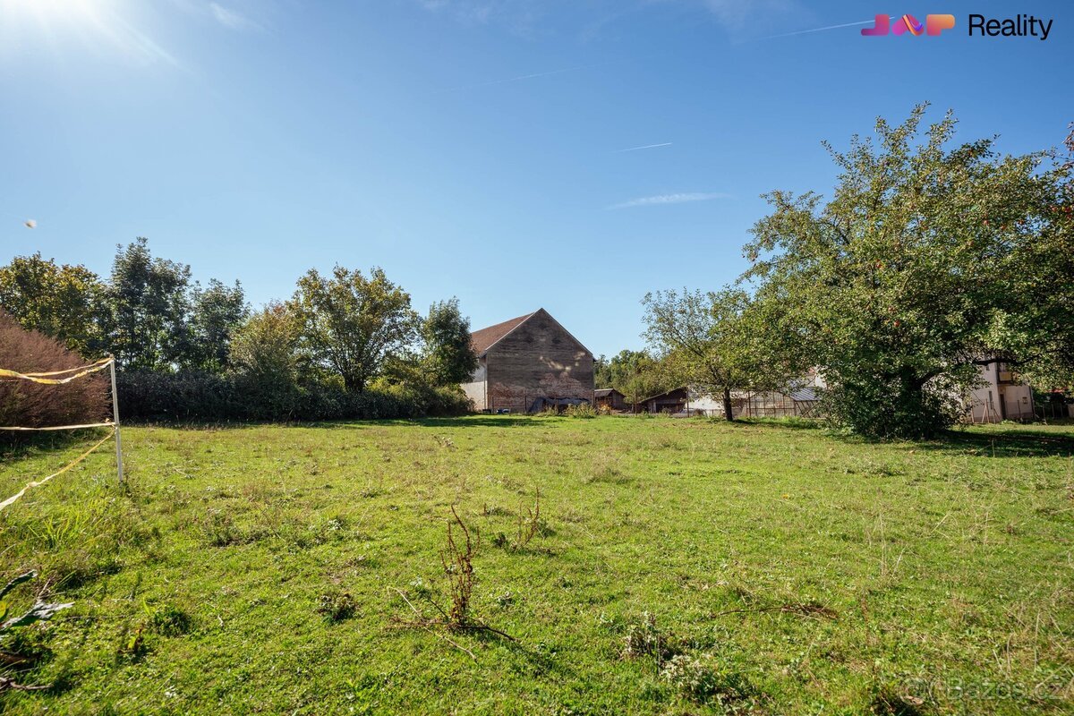 Prodej stavebního pozemku 856 m², Benátky, ev.č. 00191