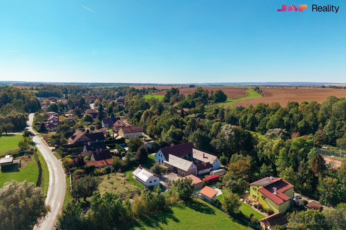 Prodej stavebního pozemku 856 m², Benátky, ev.č. 00191
