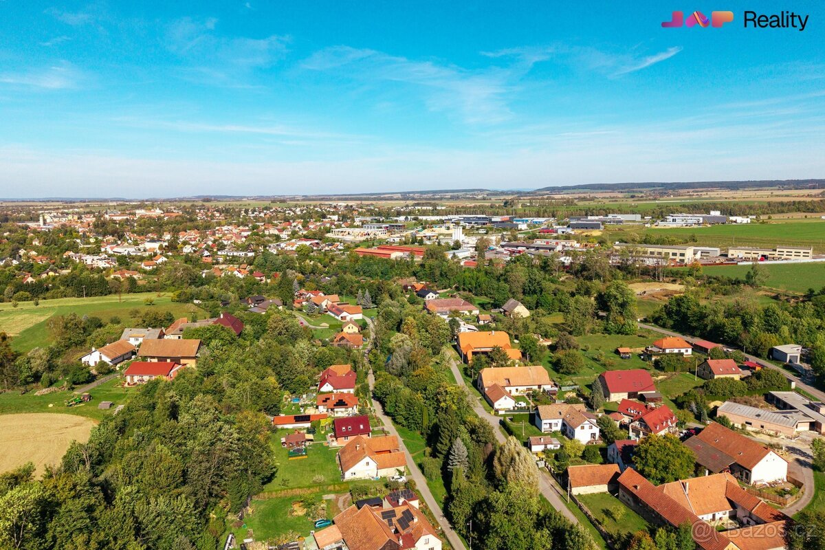Prodej stavebního pozemku 856 m², Benátky, ev.č. 00191