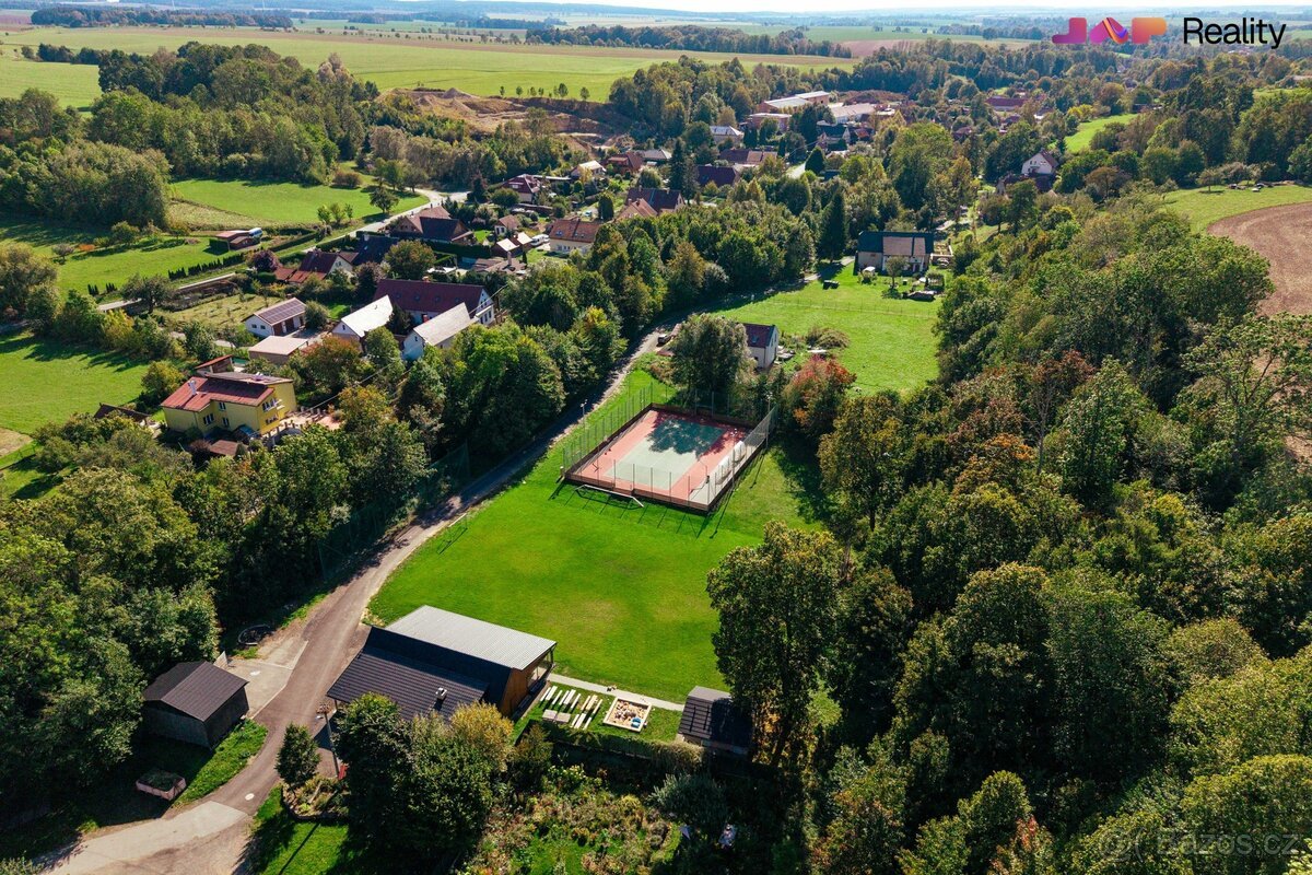 Prodej stavebního pozemku 856 m², Benátky, ev.č. 00191