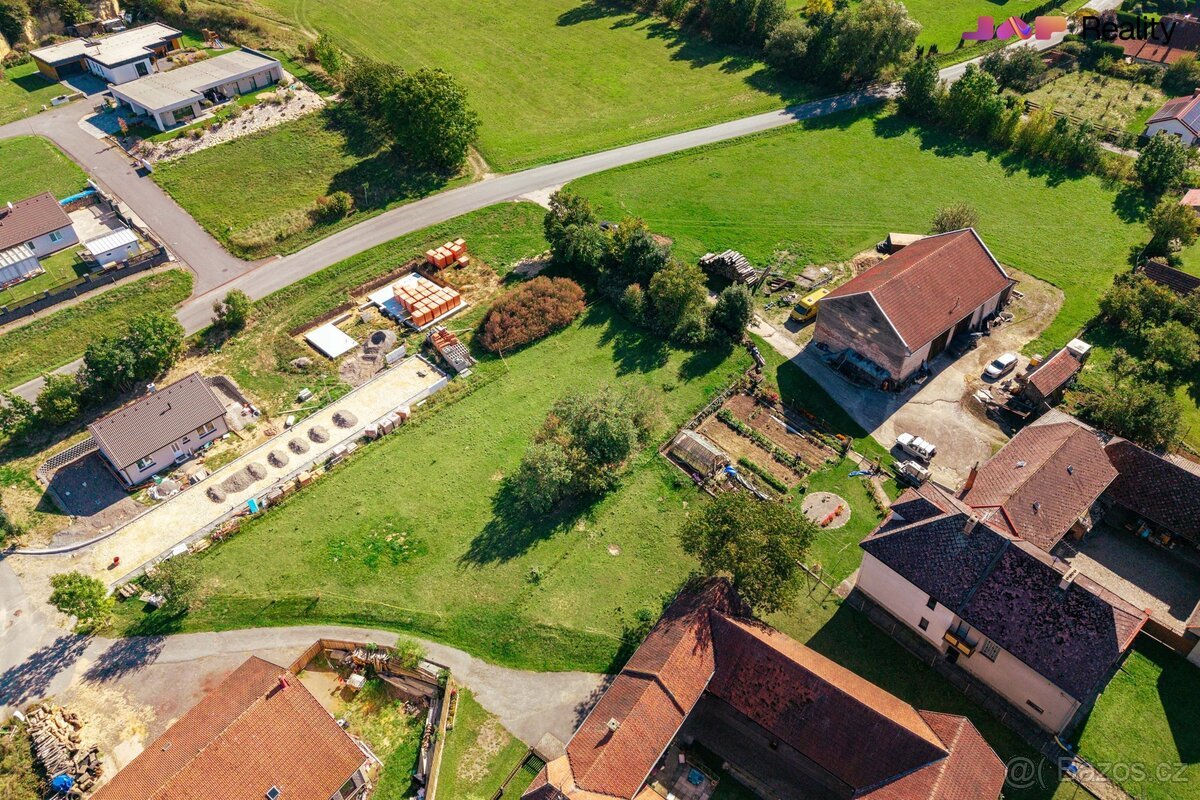 Prodej stavebního pozemku 856 m², Benátky, ev.č. 00191