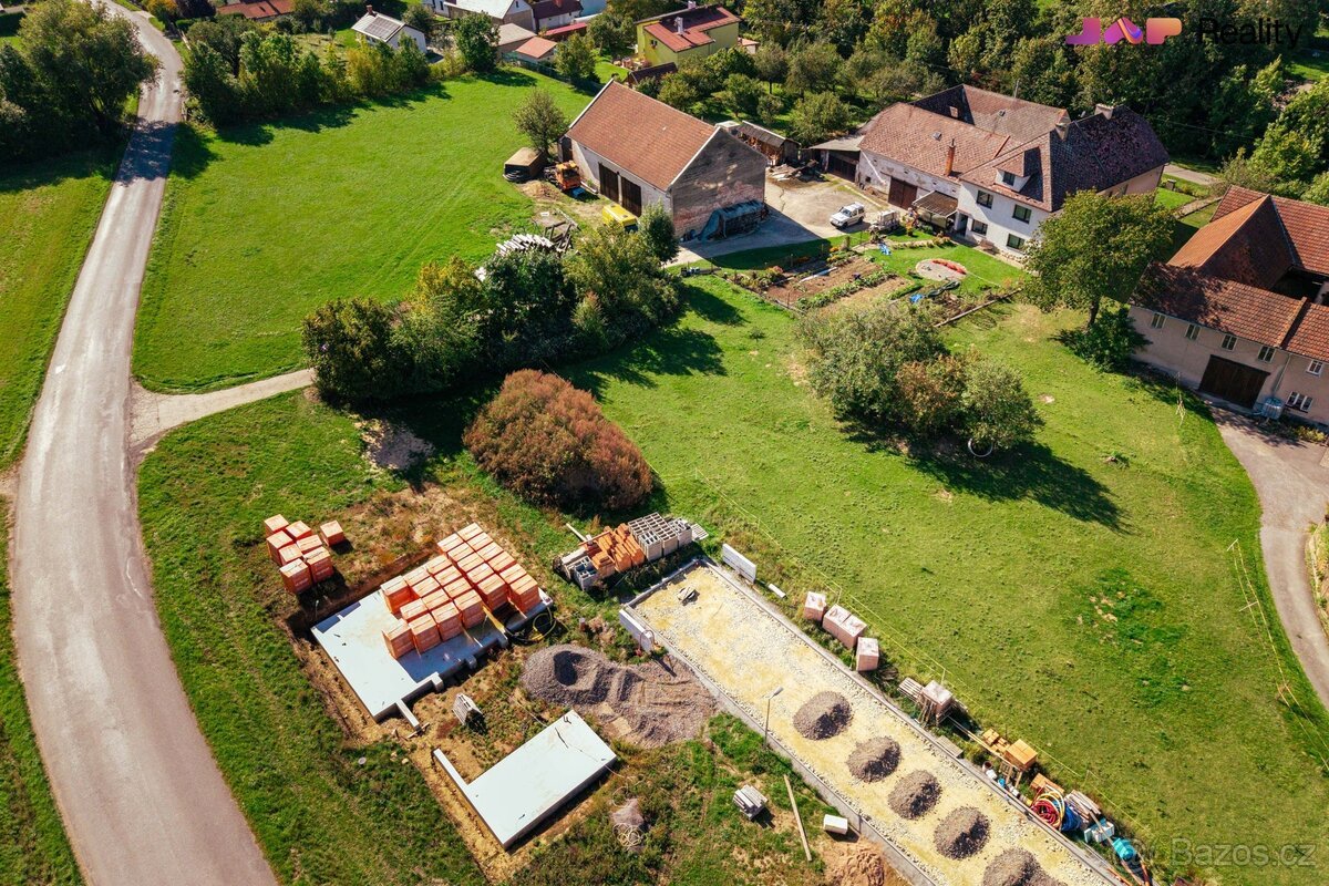 Prodej stavebního pozemku 856 m², Benátky, ev.č. 00191