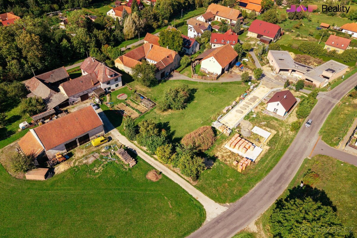 Prodej stavebního pozemku 856 m², Benátky, ev.č. 00191