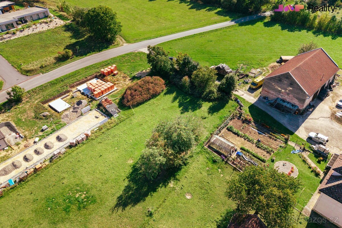 Prodej stavebního pozemku 856 m², Benátky, ev.č. 00191