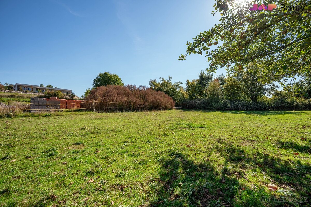 Prodej stavebního pozemku 856 m², Benátky, ev.č. 00191