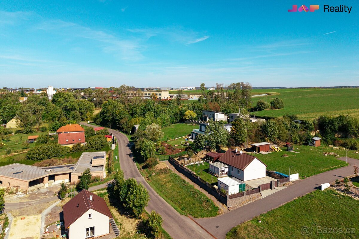 Prodej stavebního pozemku 856 m², Benátky, ev.č. 00191