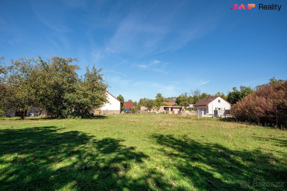 Prodej stavebního pozemku 856 m², Benátky, ev.č. 00191