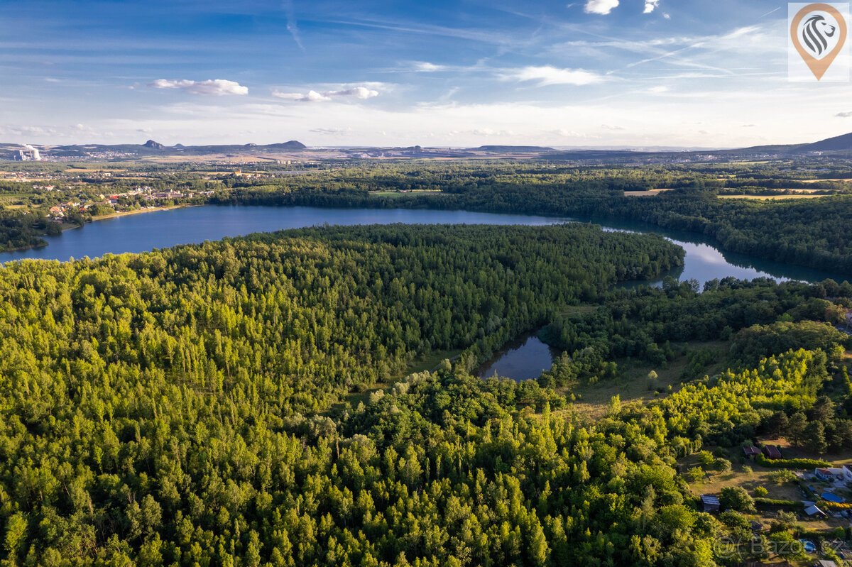 Prodej stavebního pozemku 2054m2 Košťany