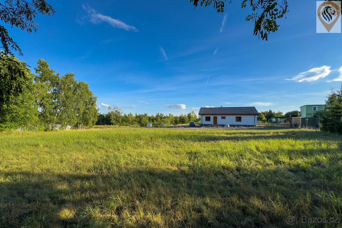Prodej stavebního pozemku 2054m2 Košťany
