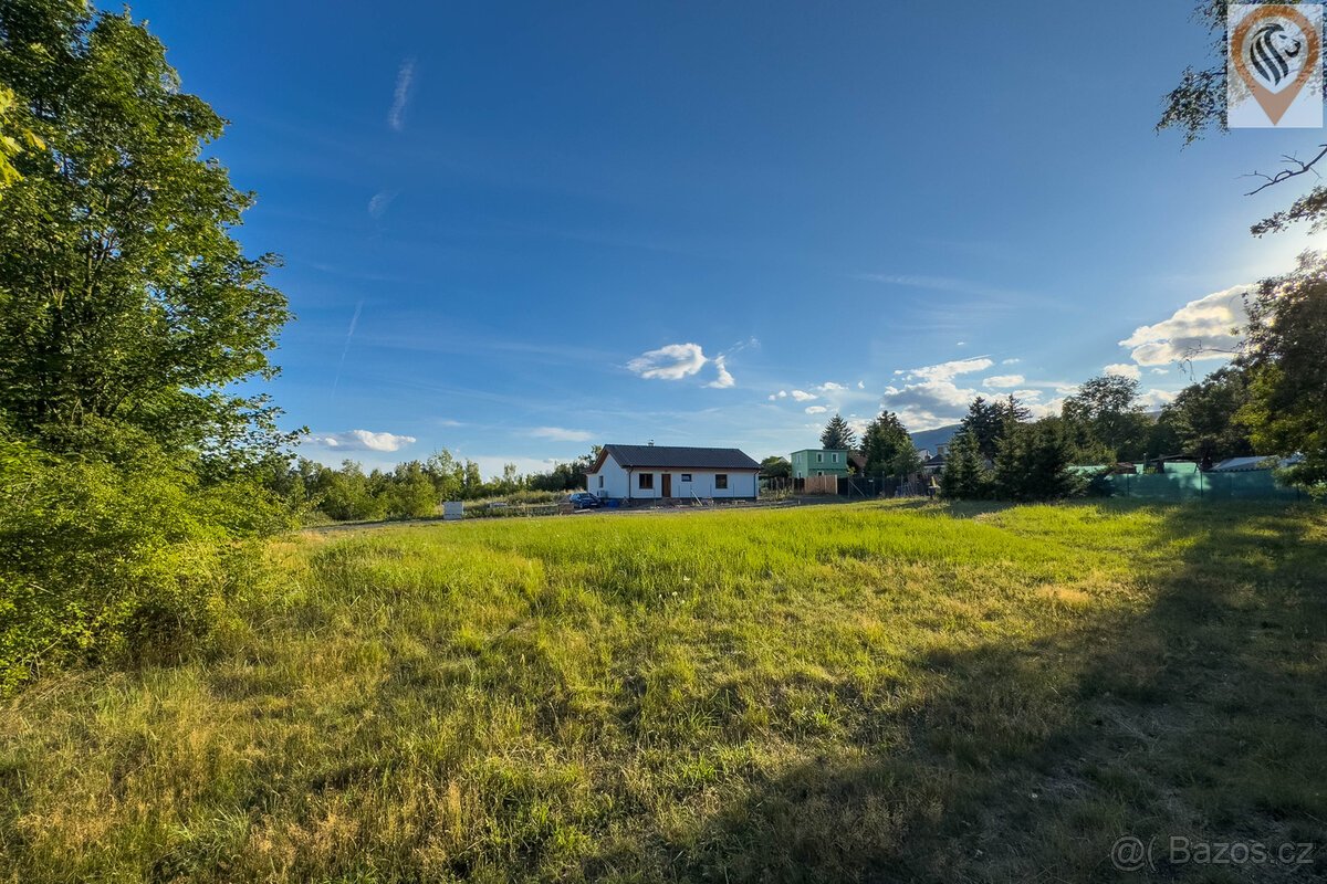 Prodej stavebního pozemku 2054m2 Košťany