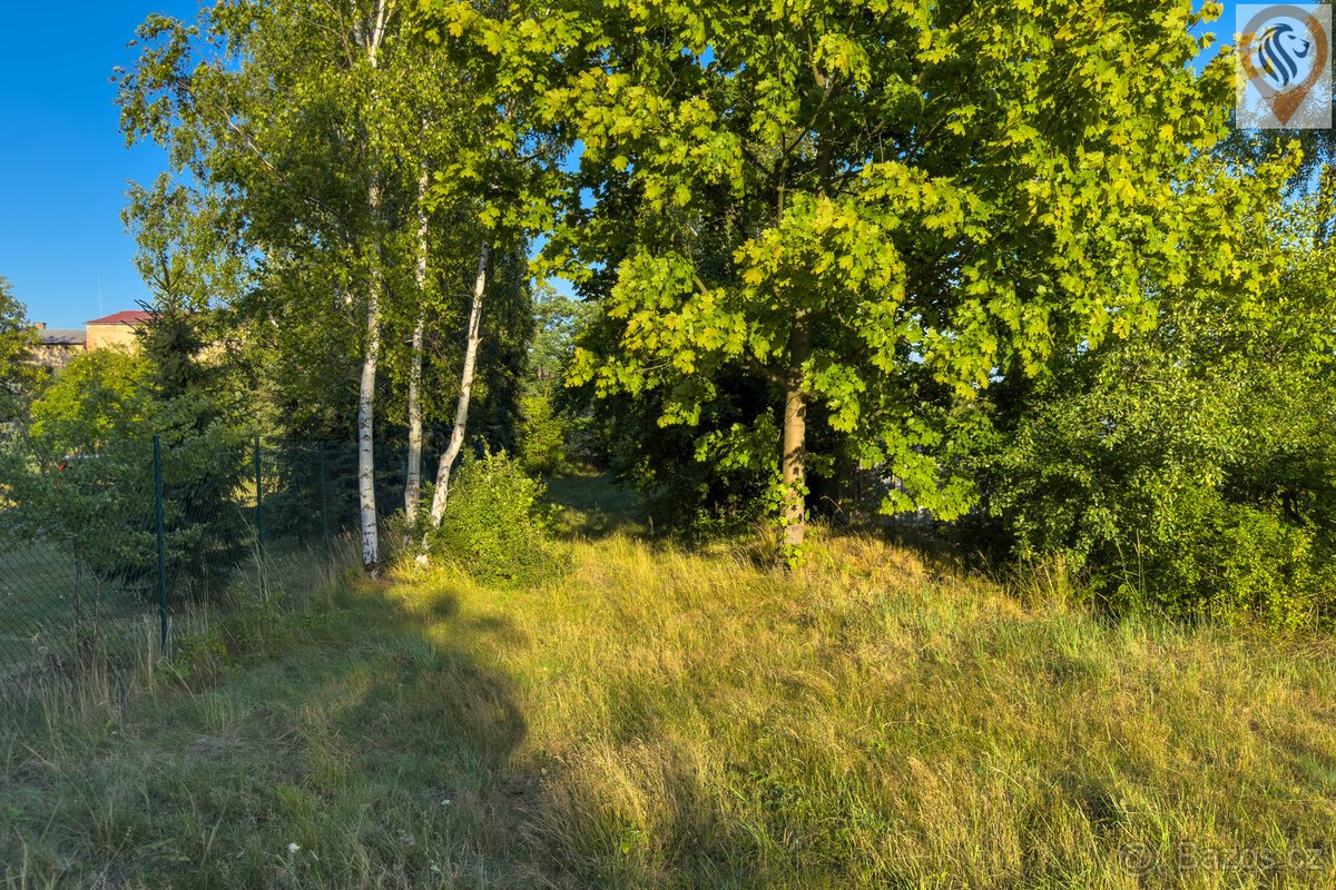 Prodej stavebního pozemku 2054m2 Košťany