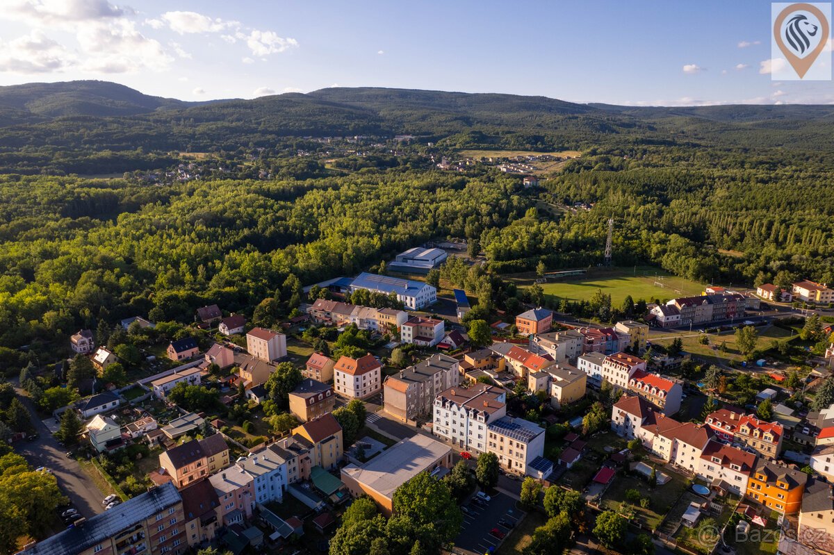 Prodej stavebního pozemku 2054m2 Košťany