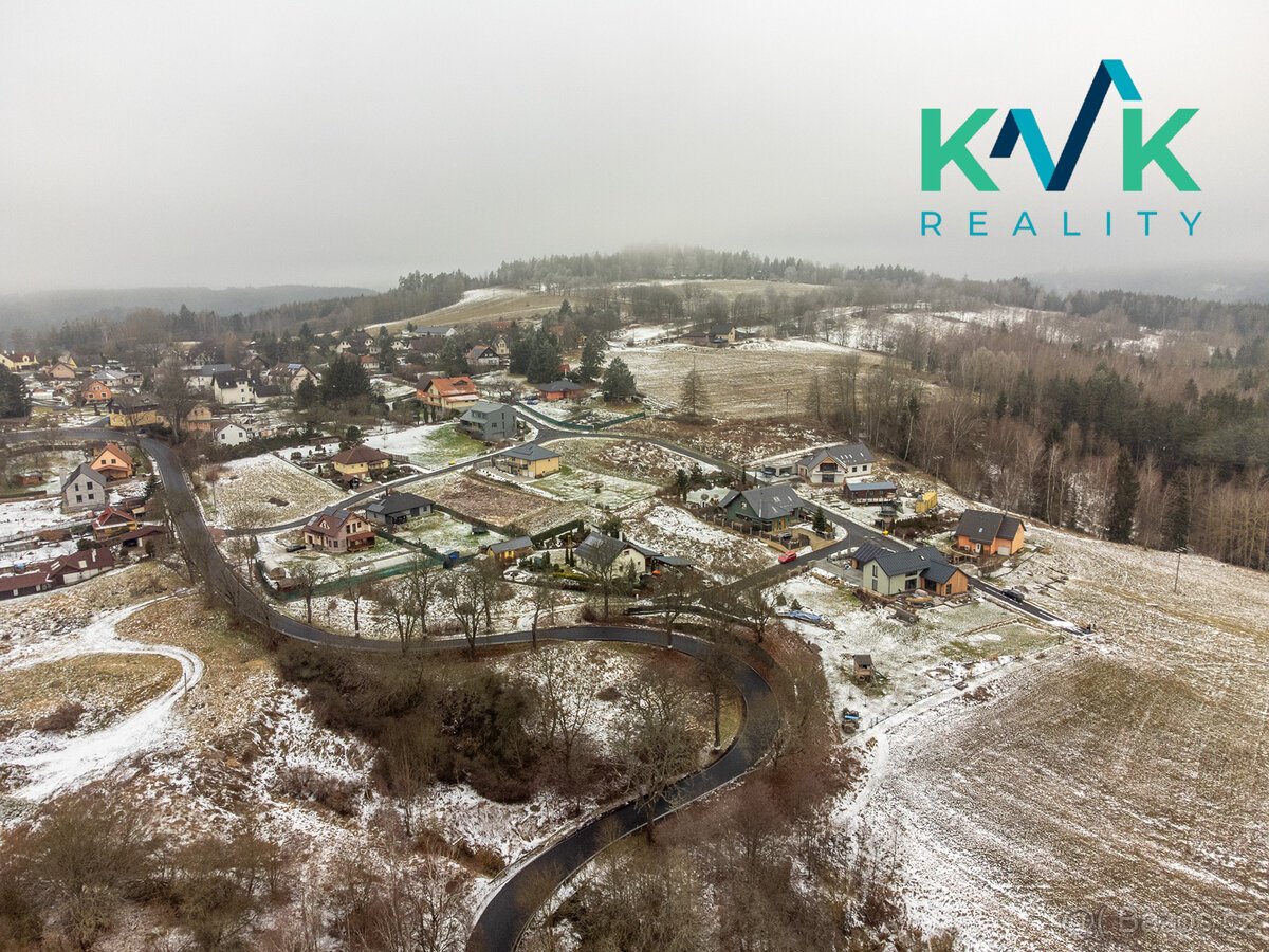 Zasíťovaný pozemek, 1 088 m2, voda, elektřina, kanalizace, ,