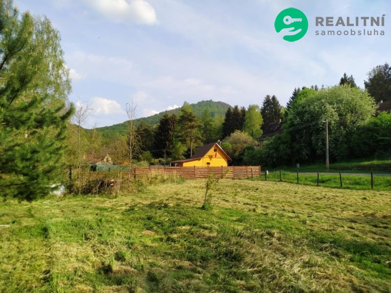 Prodej stavebního pozemku 963m² v obci Noviny pod...