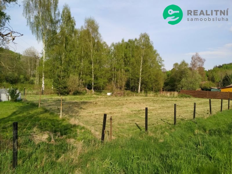 Prodej stavebního pozemku 963m² v obci Noviny pod...
