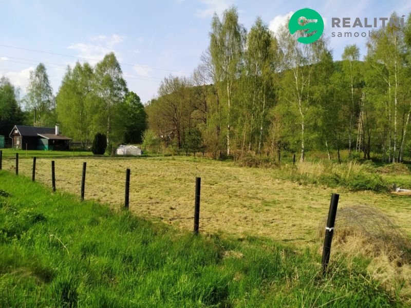 Prodej stavebního pozemku 963m² v obci Noviny pod...