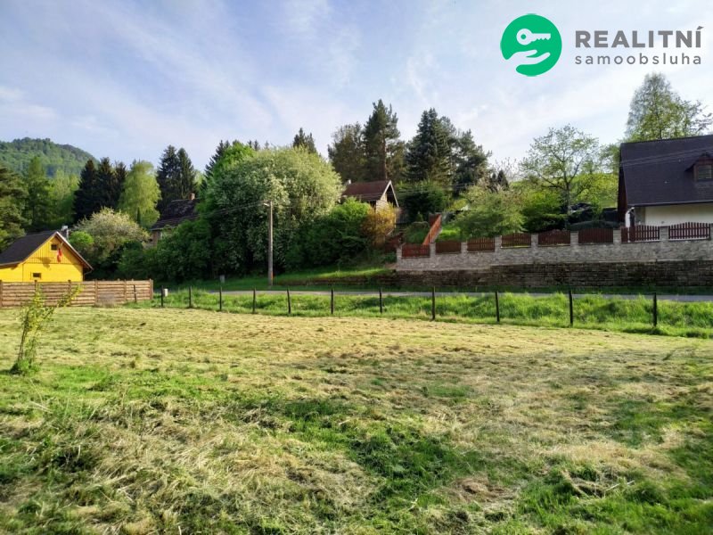 Prodej stavebního pozemku 963m² v obci Noviny pod...