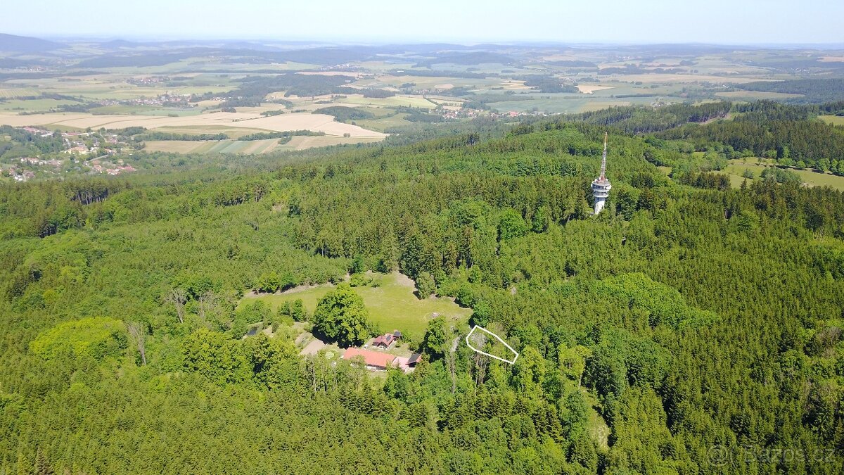 Výjimečný soubor pozemků na polosamotě v lese – 853 m²