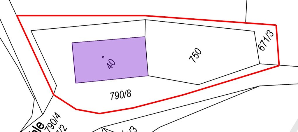 Výjimečný soubor pozemků na polosamotě v lese – 853 m²