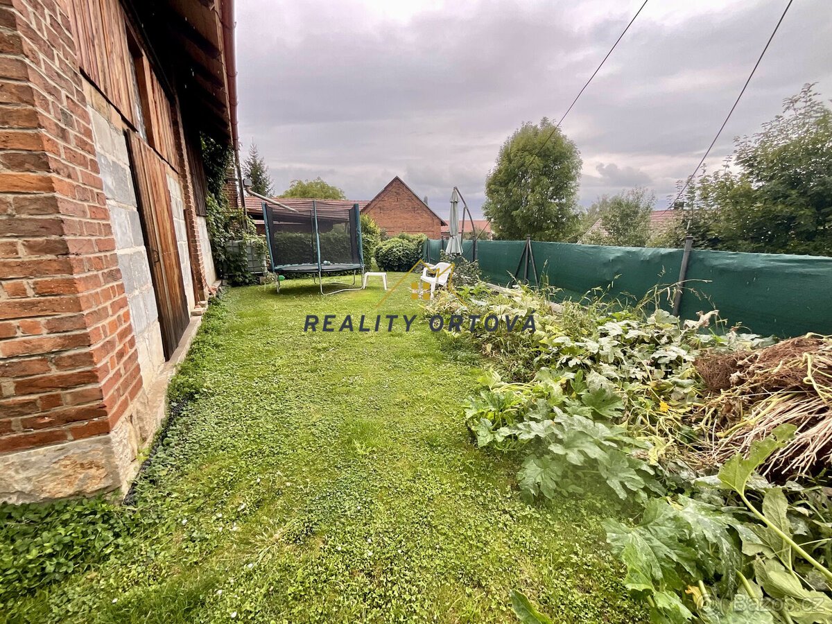Dům s velkou stodolou a oploceným pozemkem 782 m² – Ohnišťan