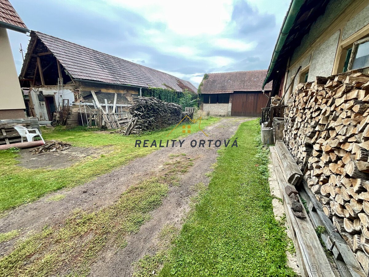 Dům s velkou stodolou a oploceným pozemkem 782 m² – Ohnišťan