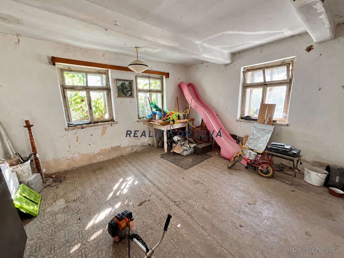 Dům s velkou stodolou a oploceným pozemkem 782 m² – Ohnišťan