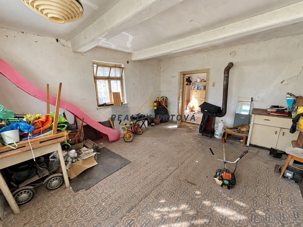 Dům s velkou stodolou a oploceným pozemkem 782 m² – Ohnišťan