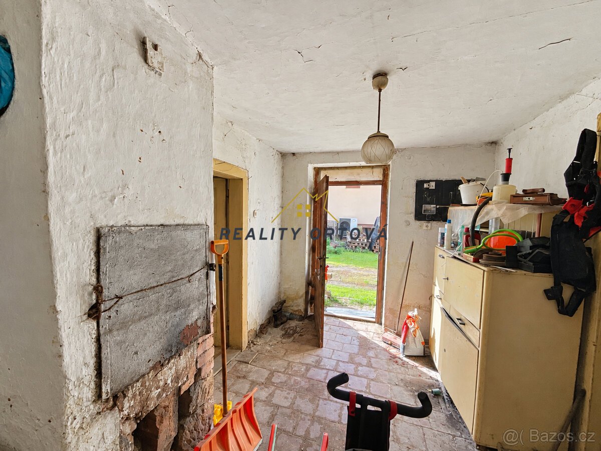 Dům s velkou stodolou a oploceným pozemkem 782 m² – Ohnišťan