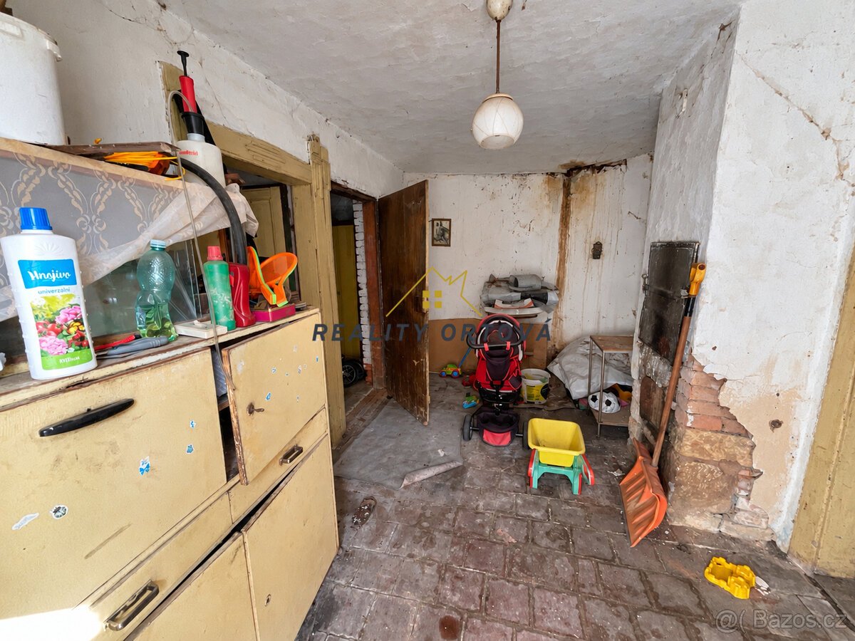 Dům s velkou stodolou a oploceným pozemkem 782 m² – Ohnišťan
