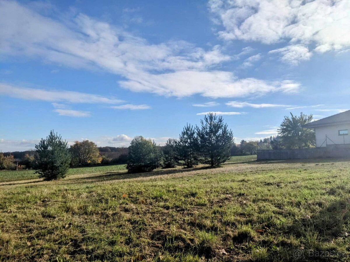 Stavební pozemek 1454 m2, Holičky - Morašice, okres Chrudim