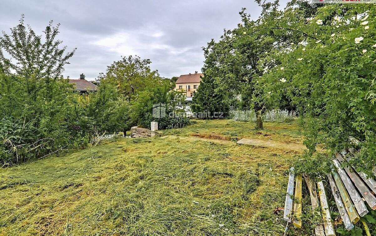 Stavební pozemek Praha 5 Lochkov