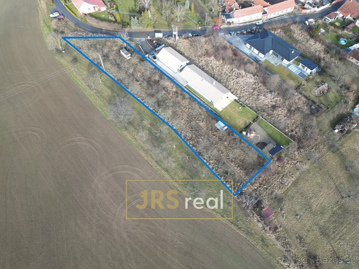 Prodej stavebního pozemku 2 239 m², Dobročkovice