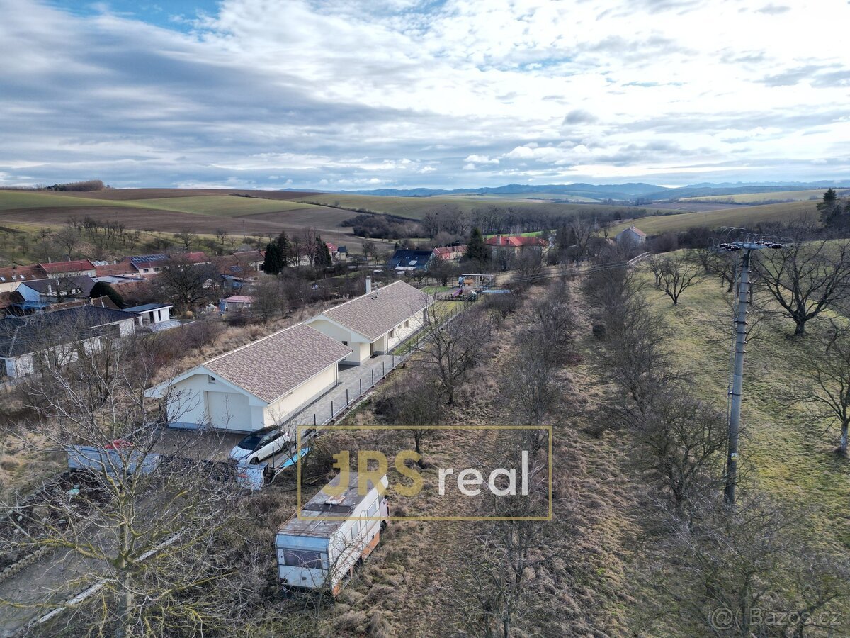 Prodej stavebního pozemku 2 239 m², Dobročkovice