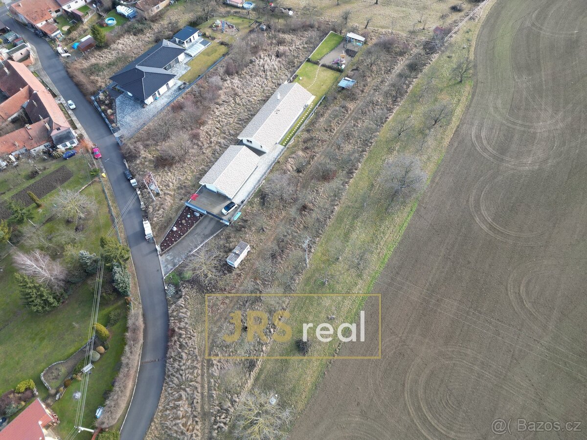 Prodej stavebního pozemku 2 239 m², Dobročkovice