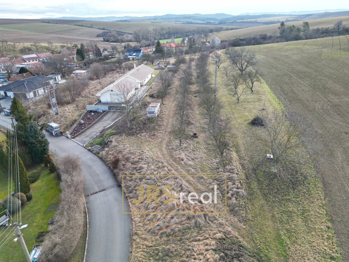 Prodej stavebního pozemku 2 239 m², Dobročkovice