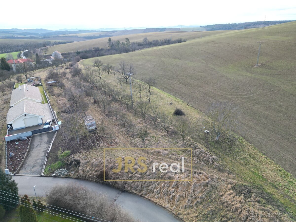 Prodej stavebního pozemku 2 239 m², Dobročkovice