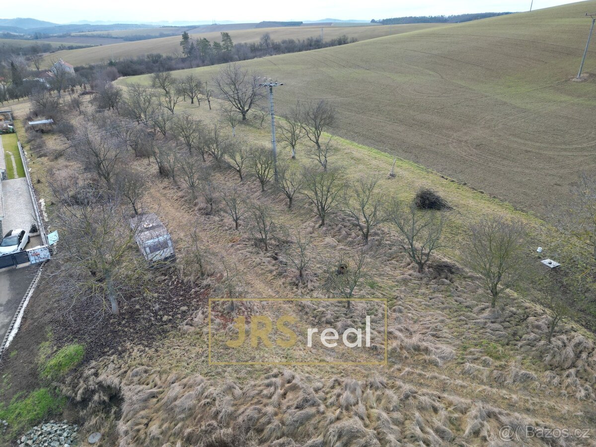 Prodej stavebního pozemku 2 239 m², Dobročkovice