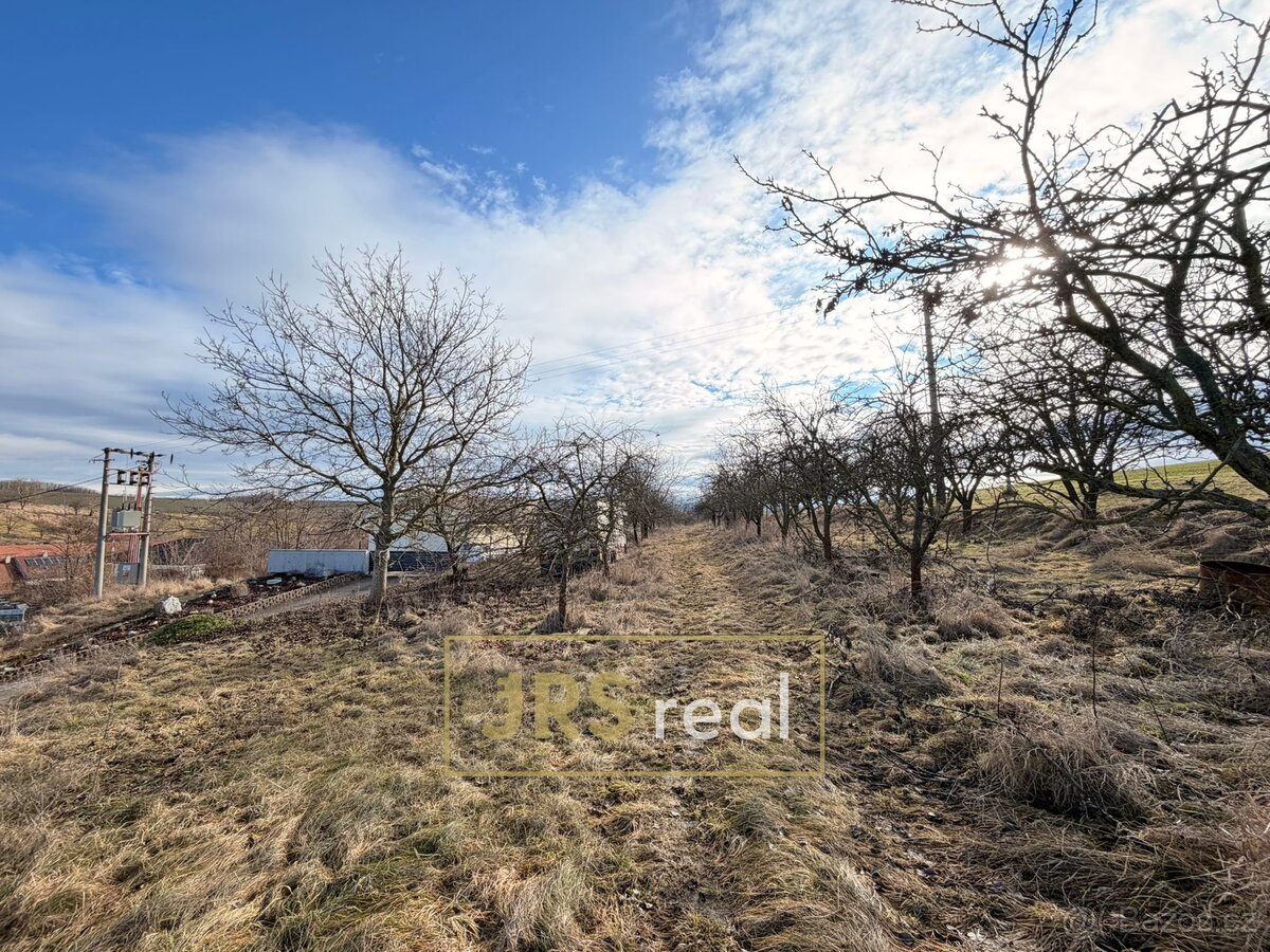 Prodej stavebního pozemku 2 239 m², Dobročkovice