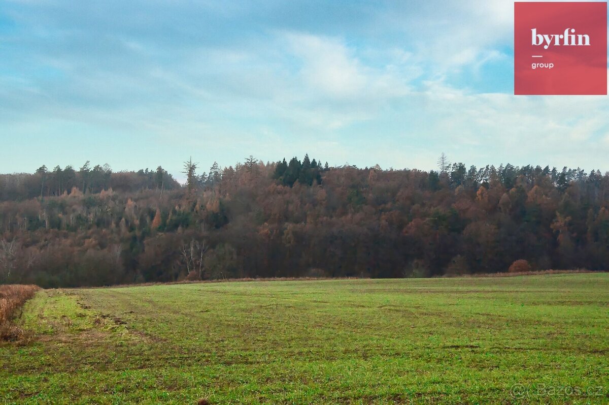 Prodej pozemku o výměře 6660 m2.