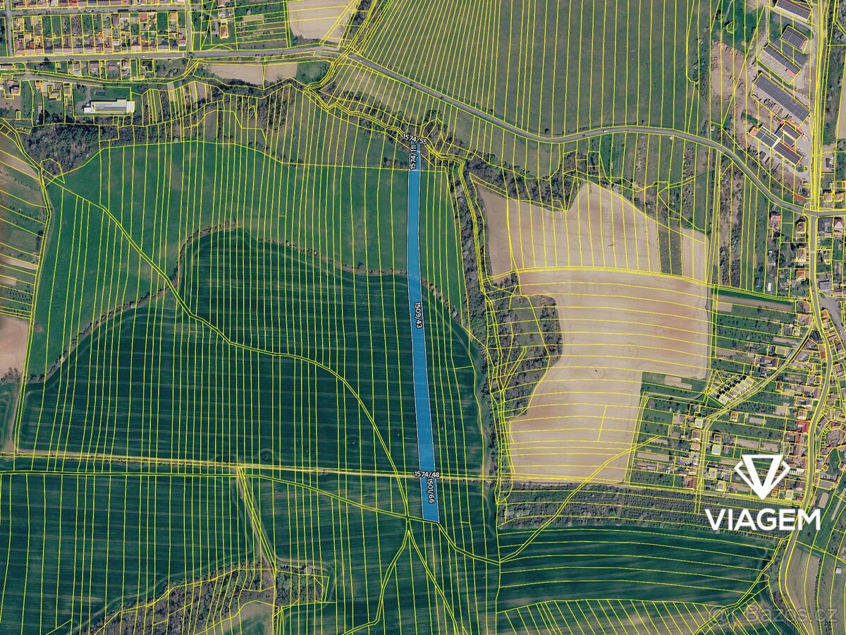 Pole 11 984 m², Podíl 50 % o výměře 5 992 m²
